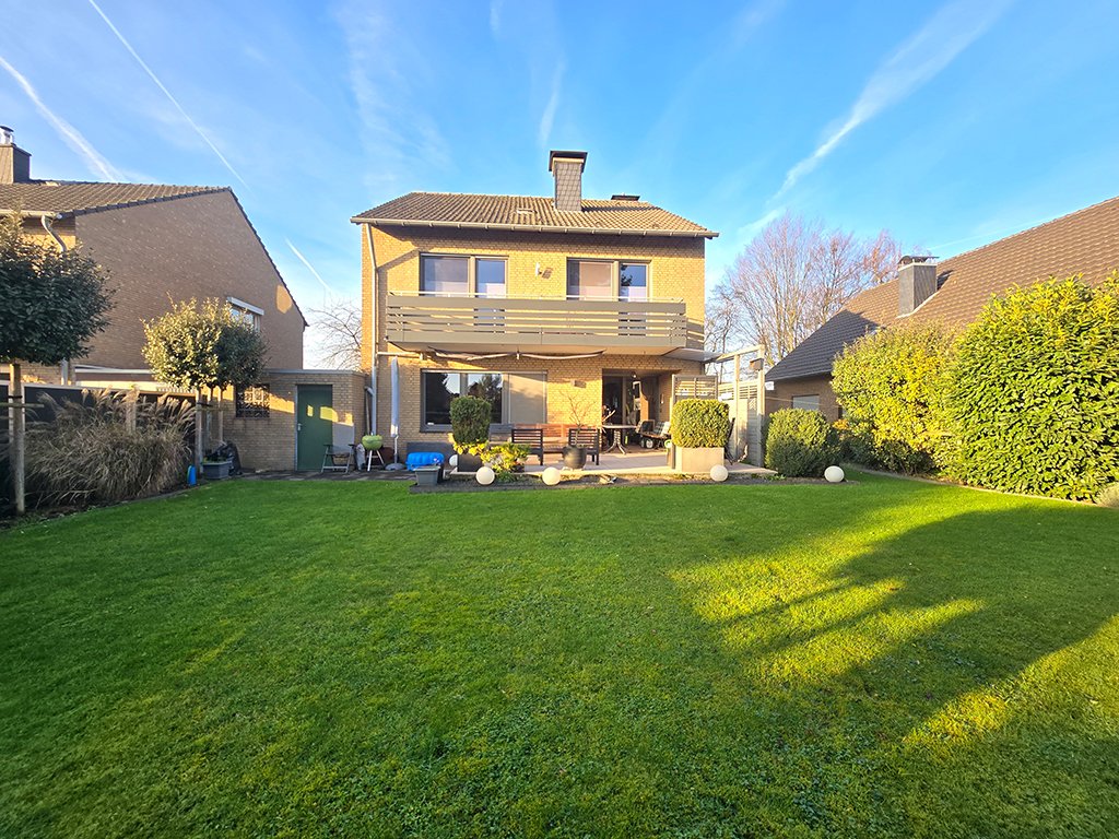 Foto -verkauft- freistehendes Einfamilienhaus in Voerde