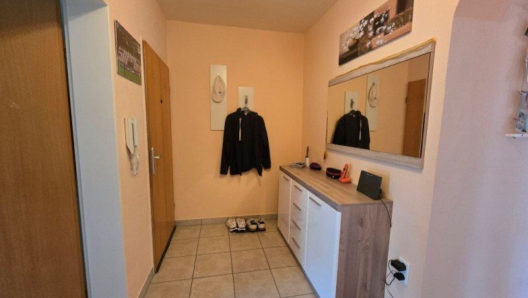 Eingangsdiele Voerde Etagenwohnung Interessante Kapitalanlage mit tollem Grundriss, Balkon und Garage in Voerde