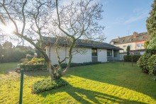Seitenansicht des Hauses Hier ist ein Wohnen bis ins hohe Alter m�glich! Sch�ner Bungalow mit gro�em Grundst�ck