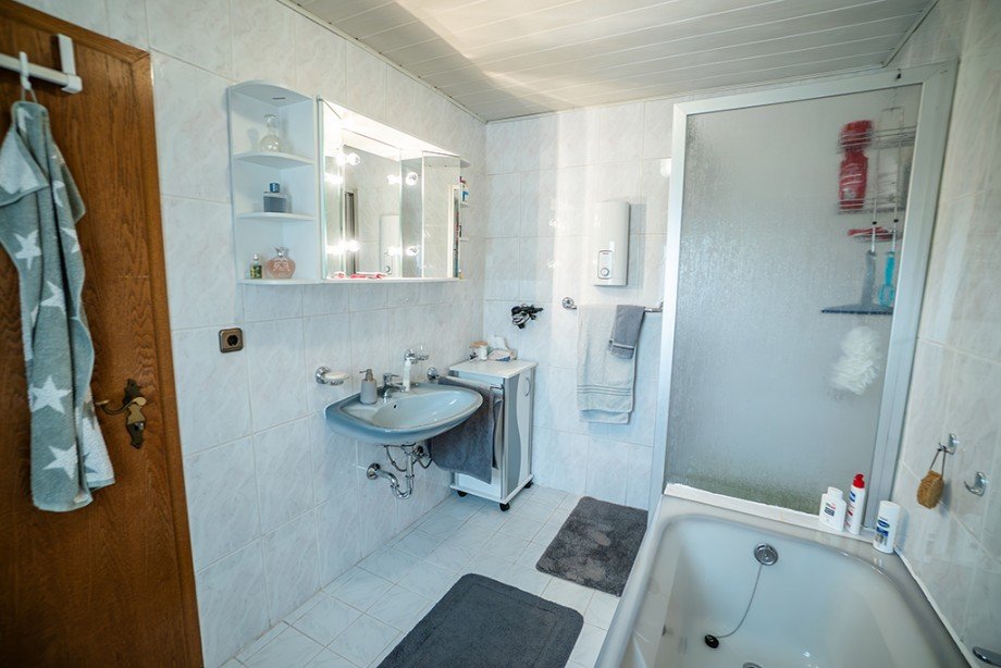 Das Badezimmer Bild 1 Doppelhaush�lfte Voerde