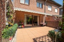 Blick auf die Terrasse Erf�llen Sie sich Ihren Wohntraum in dieser gro�z�gigen und liebevoll gepflegten Doppelhaush�lfte