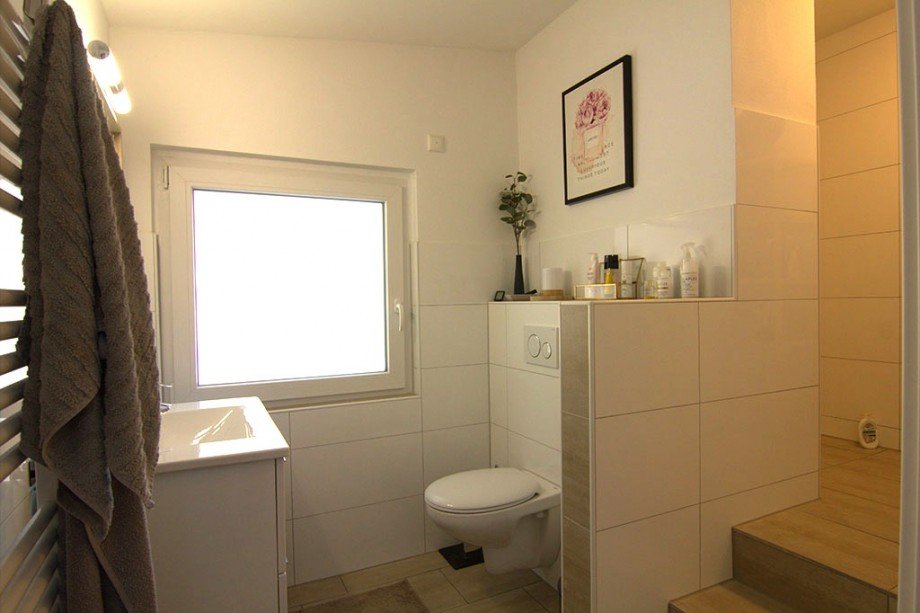 Badezimmer Wohnung EG Mehrfamilienhaus Duisburg