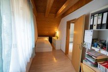 kleines Zimmer im Dachgeschoss Erf�llen Sie sich Ihren Wohntraum in dieser gro�z�gigen und liebevoll gepflegten Doppelhaush�lfte