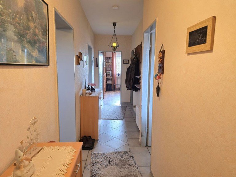 Eingangsdiele Voerde Etagenwohnung Sch�ne Kapitalanlage im Ortskern von Friedrichsfeld mit gro�em Balkon und Aufzug