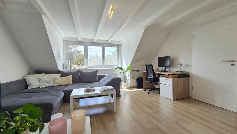 Wohnzimmer Whg. DG Mehrfamilienhaus Duisburg