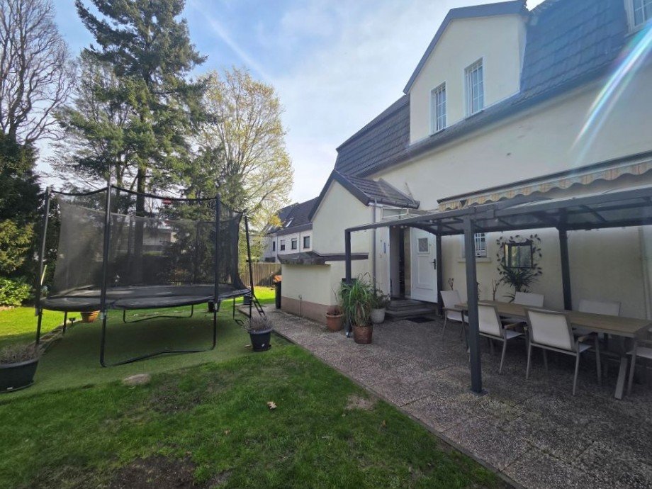 Terrasse und Teil des Gartens Einfamilienhaus Voerde