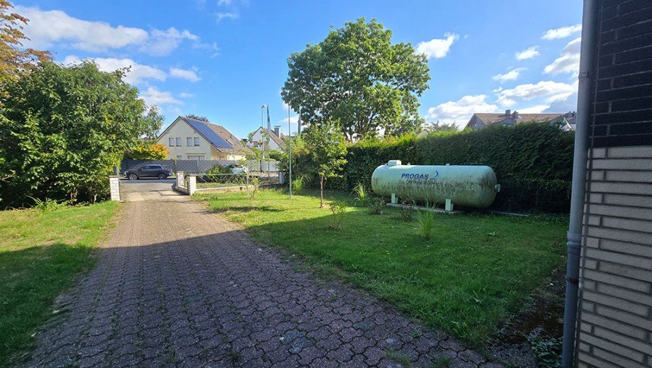 Garten vor dem Haus Mehrfamilienhaus Duisburg