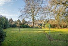 Im Garten Hier ist ein Wohnen bis ins hohe Alter m�glich! Sch�ner Bungalow mit gro�em Grundst�ck