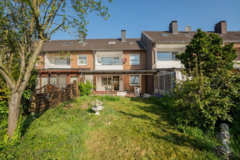 R�ckansicht des Hauses Voerde Reihenmittelhaus Sch�nes Familienheim mit Garage in beliebter Lage von H�nxe-Bruckhausen